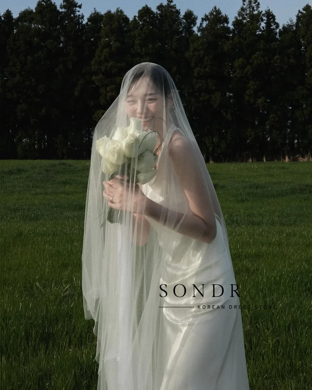 Sondr Customized Elegant Halter Korean Wedding Dresses Photo Shoot Satin Long Simple Sleeveless Bridal Party Dress Evening Gown