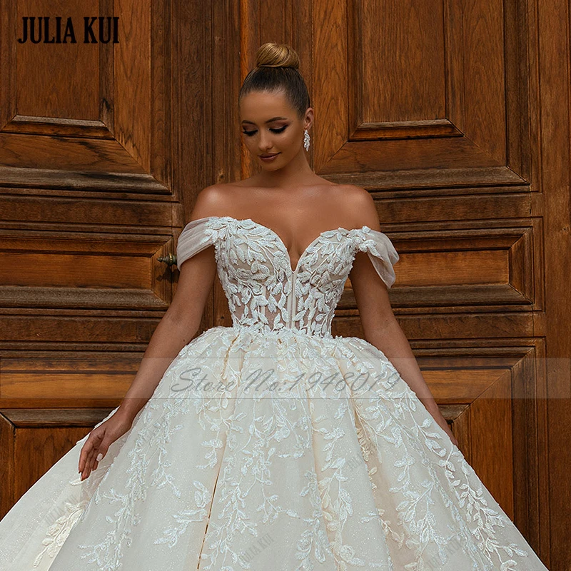 Julia Kui Vintage Off Shoulder Short Sleeves Sweetheart Ball Gown Wedding Dress With Beading Pearls Appliques Lace Bridal Gowns