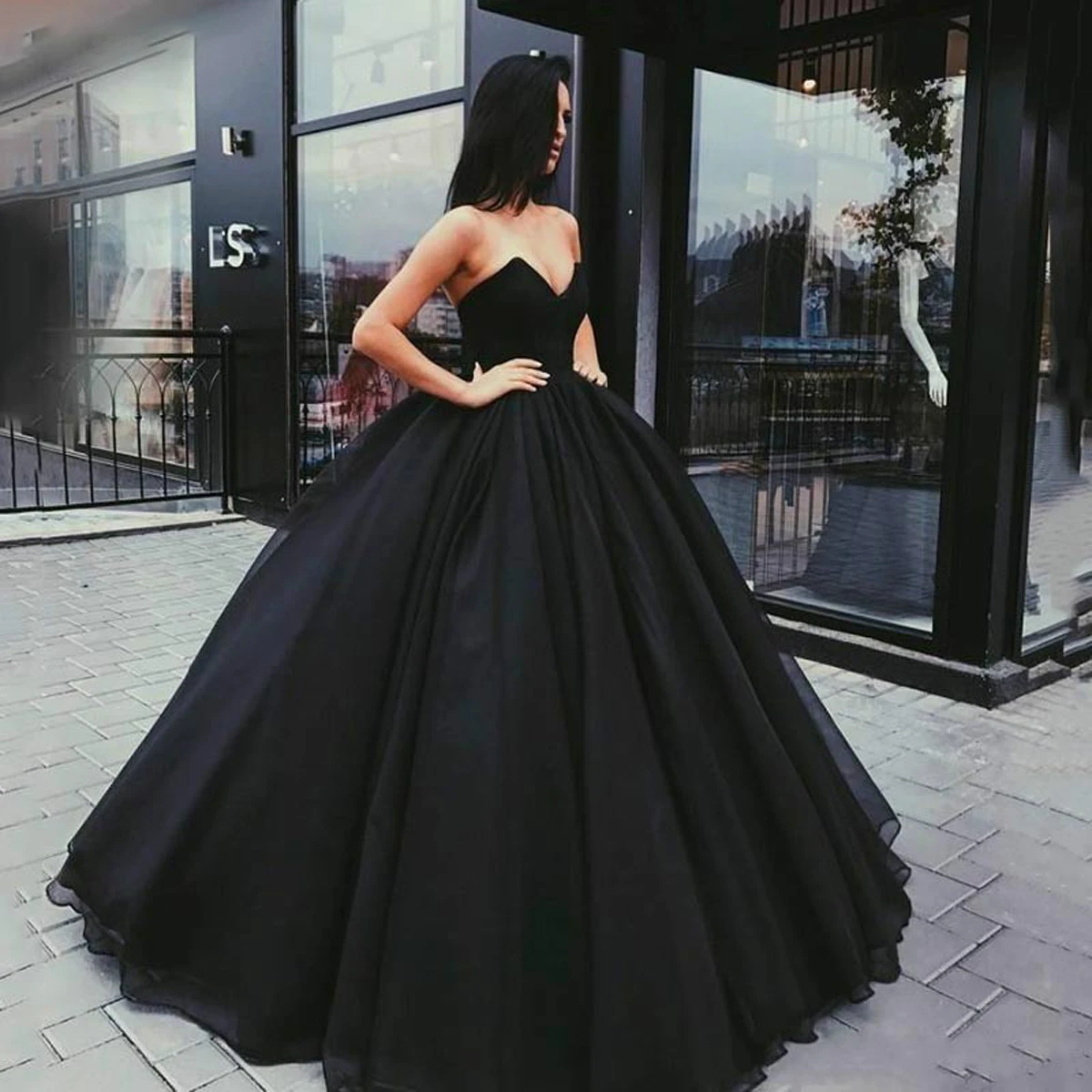 2025 Gothic Black Wedding Dresses Bridal Bride Dress Vintage Ball Gown V-neck Strapless Simple Princess Gowns Vestido De Noiva