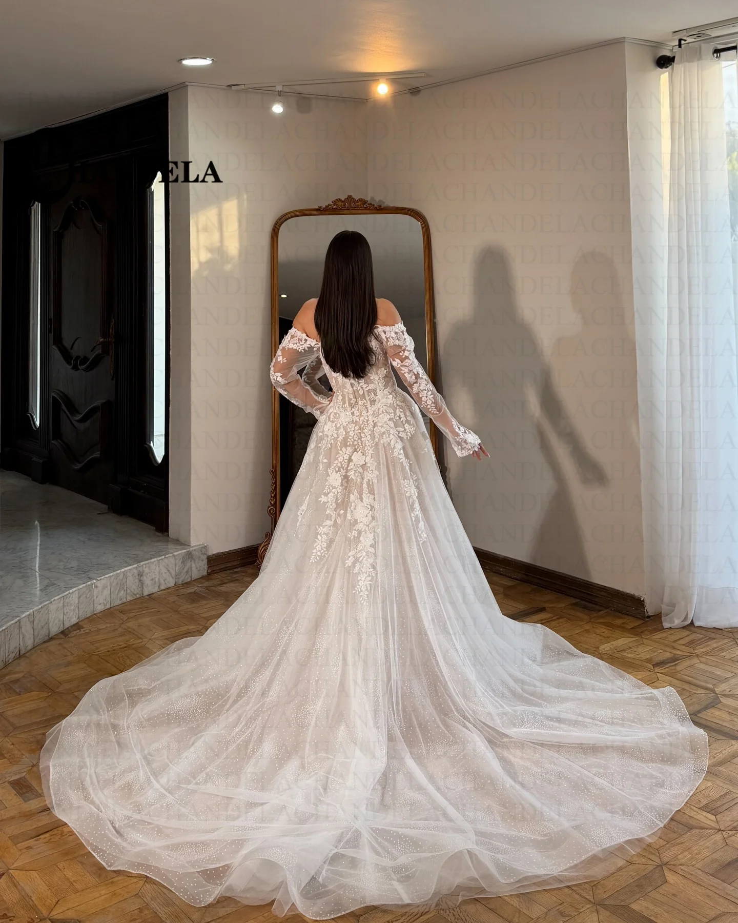 CHANDELA Trendy A-line Wedding Dress Bridal Full Sleeves Zipper Lace Appliques Bling Tulle Sweep Train Vestidos Customised