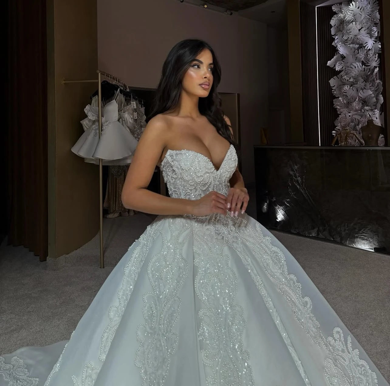 Customized Luxury Wedding dress, Sweetheart collar, Sleeveless puffy skirt, Retro ladies' Wedding dress. amanda novias