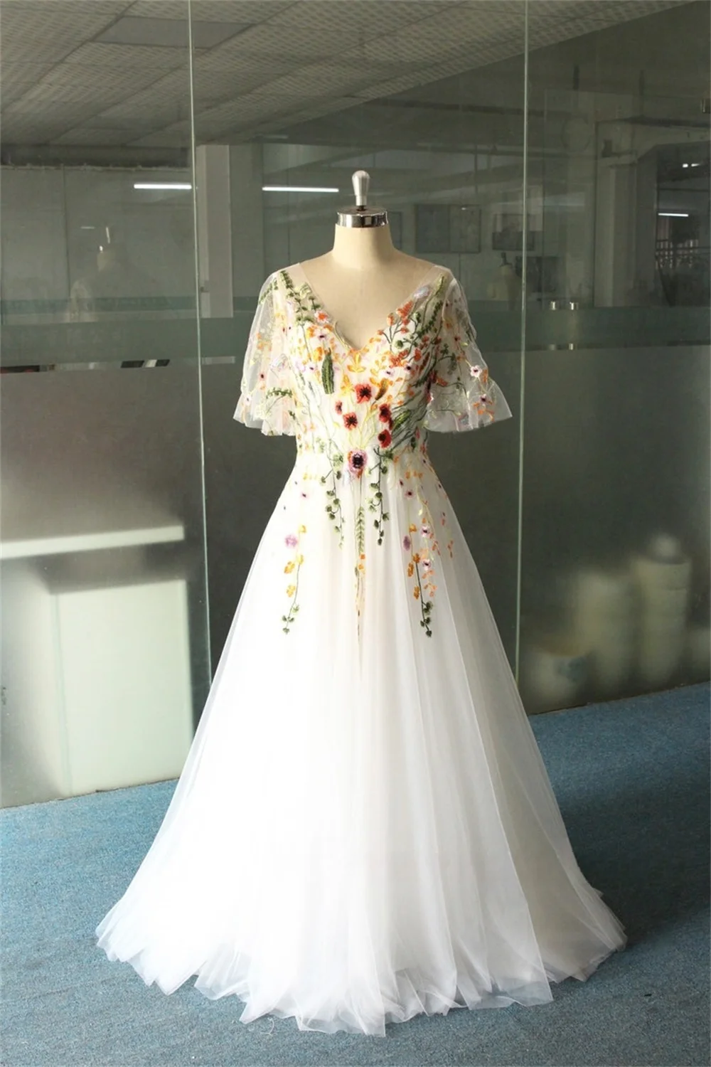 Kyoto Customized V Neck Embroidered Flowers Wedding Dress A-line Short Sleeves vestidos de novia Floor-length Evening Dresses