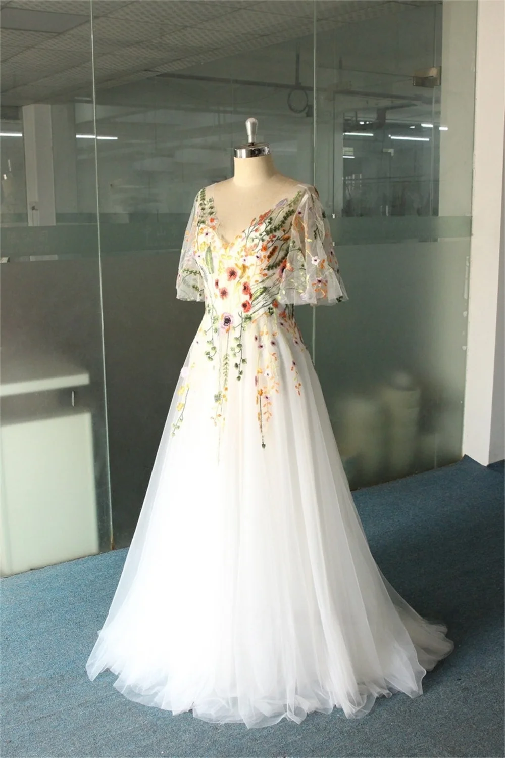 Kyoto Customized V Neck Embroidered Flowers Wedding Dress A-line Short Sleeves vestidos de novia Floor-length Evening Dresses
