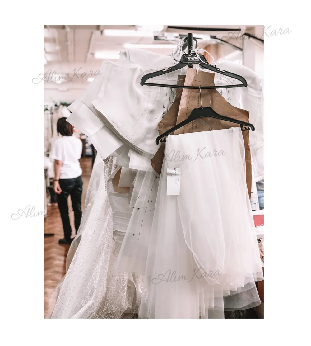 Alim Kara V-neck Ball Gown Wedding Dress 2027 Classic Beaded Satin Customized Bridal Beach Princess B346 Party Vestido De Novia