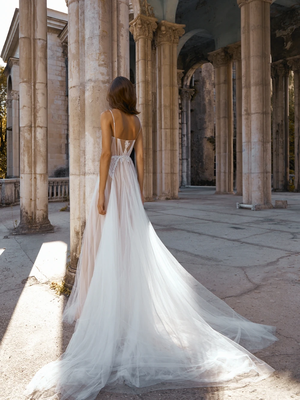 Fashionable A Line Tulle Corset Wedding Dress Romantic Appliques Dress Bride Modern Illusion Customized Classy Women Bridal Gown