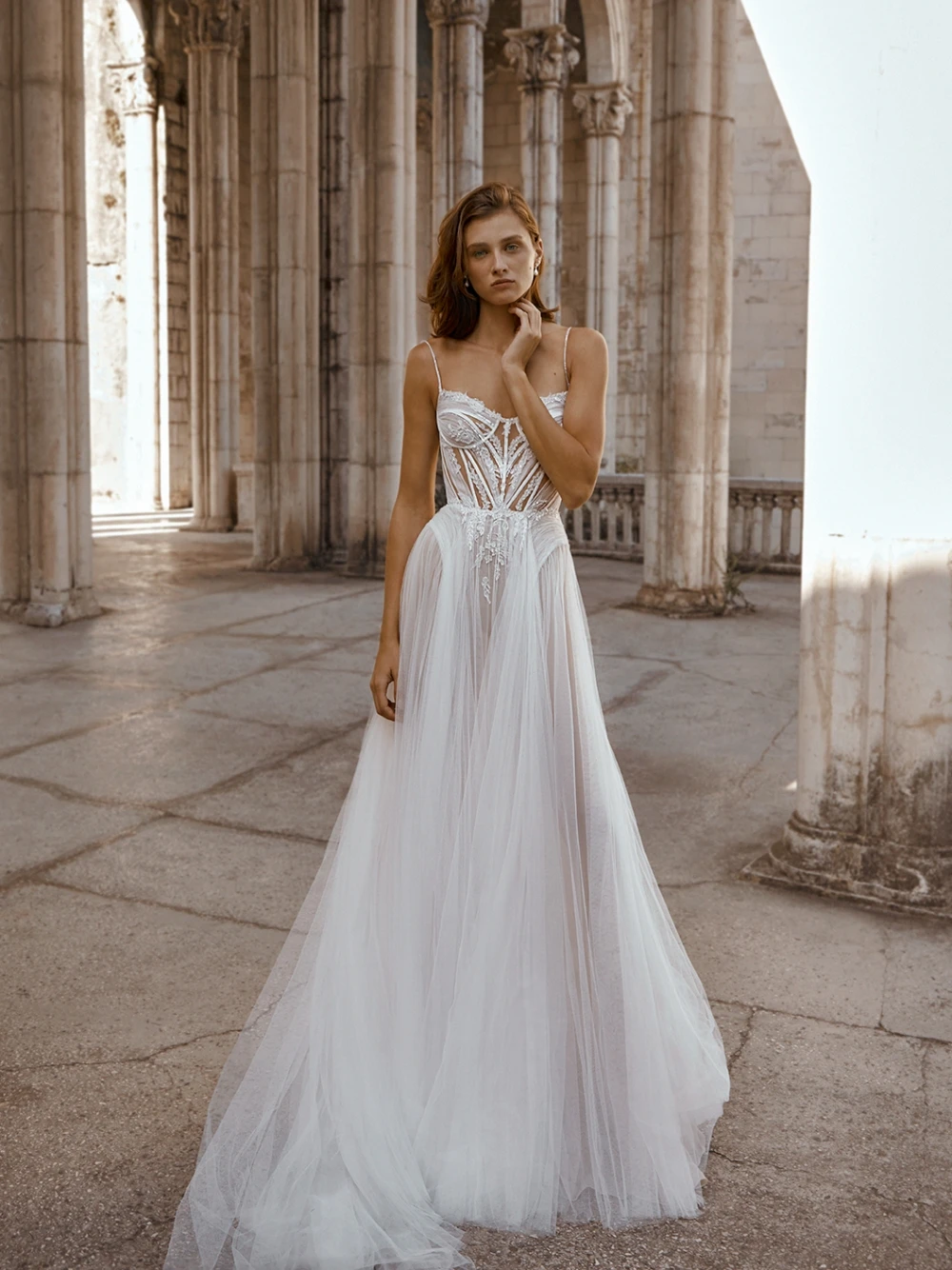 Fashionable A Line Tulle Corset Wedding Dress Romantic Appliques Dress Bride Modern Illusion Customized Classy Women Bridal Gown