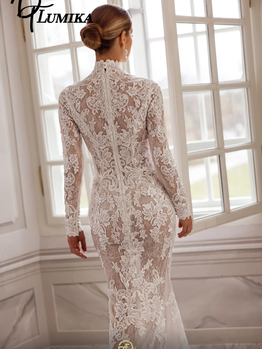 Sexy Lace Round-Neck Wedding Dress Elegant Long-Sleeved Bridal Gown Fashion Lace Applique Floor-Length Customized