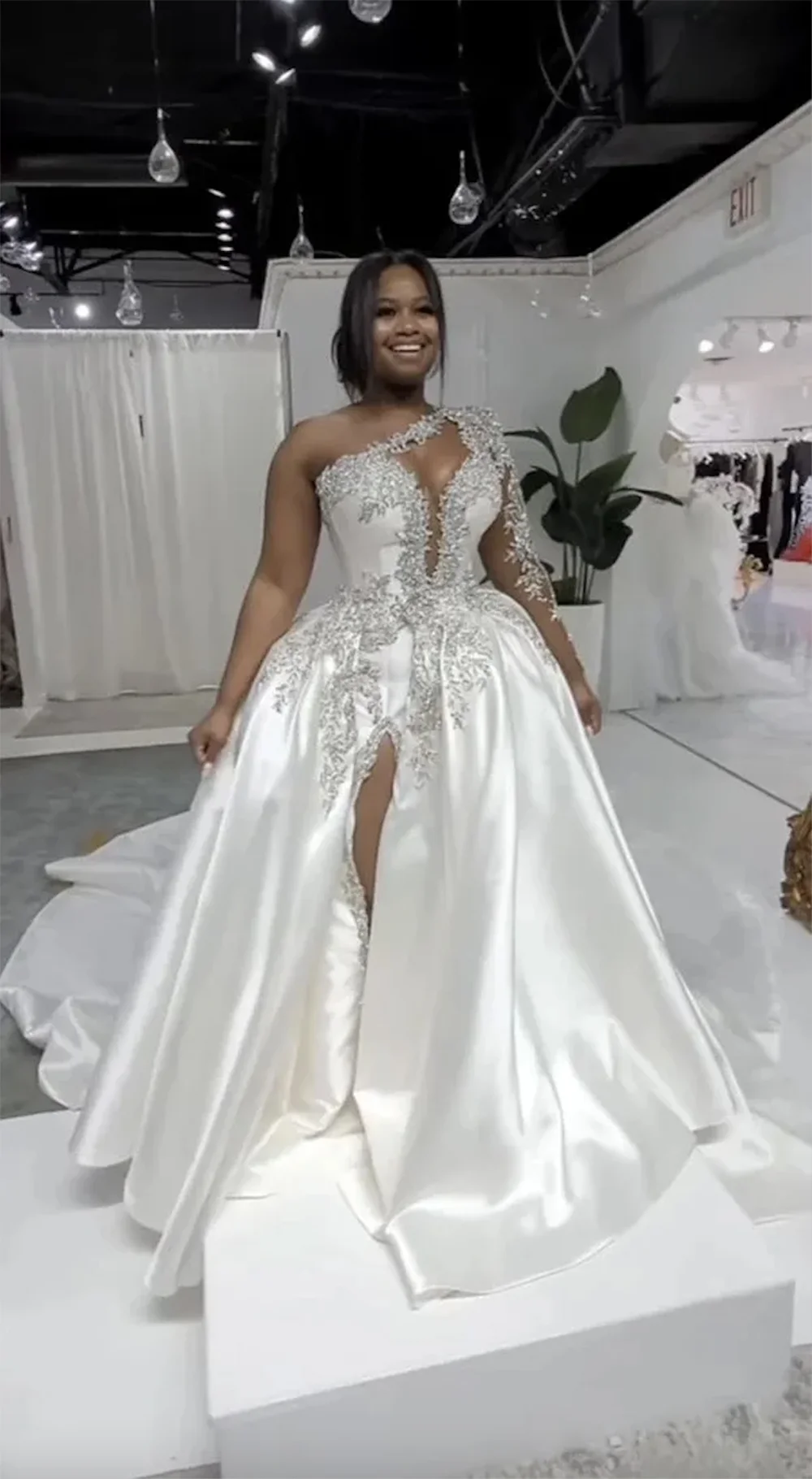 One Shoulder Lace Appliques Satin Wedding Dress For African Black Women Cathedral Train Plus Size Bridal Dress Vestido De Novia