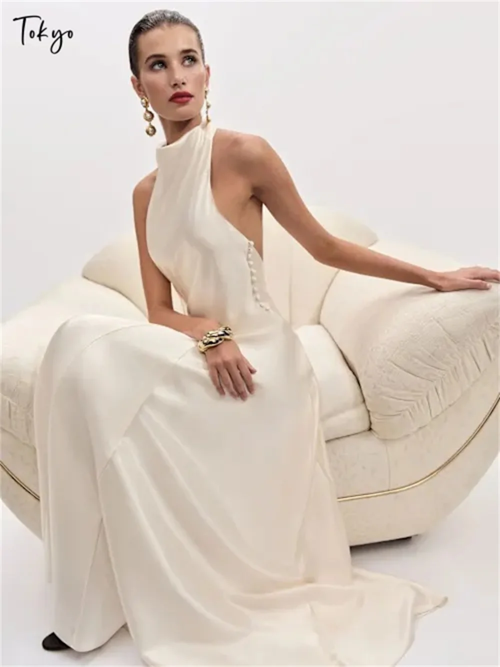 Tokyo Customized White Halter Necklink Wedding Dresses Sleeveless Backless Satin Bridal Gown Elegant Floor-Length Wedding Gown