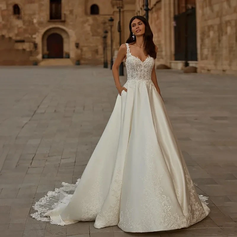 Wedding Dress Customized Lace A Line Applique Sleeveless Bridal Gowns Spaghetti Strap Buttons Backless Wedding Gown 2026