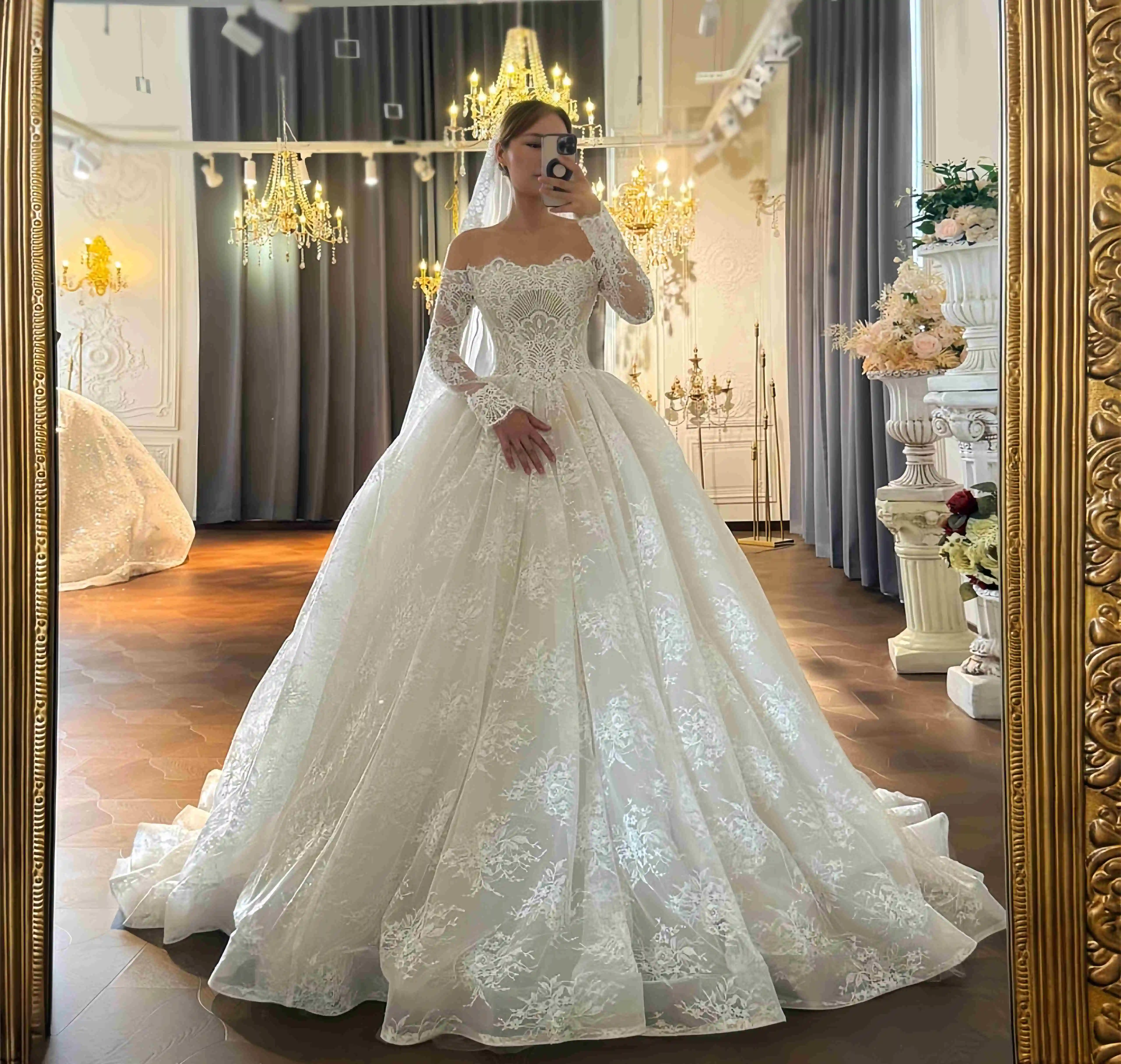 Customized Elegant Strapless Long Sleeve Lace Ball Gown Wedding Dress Robe De Mariee Vestido De Novia