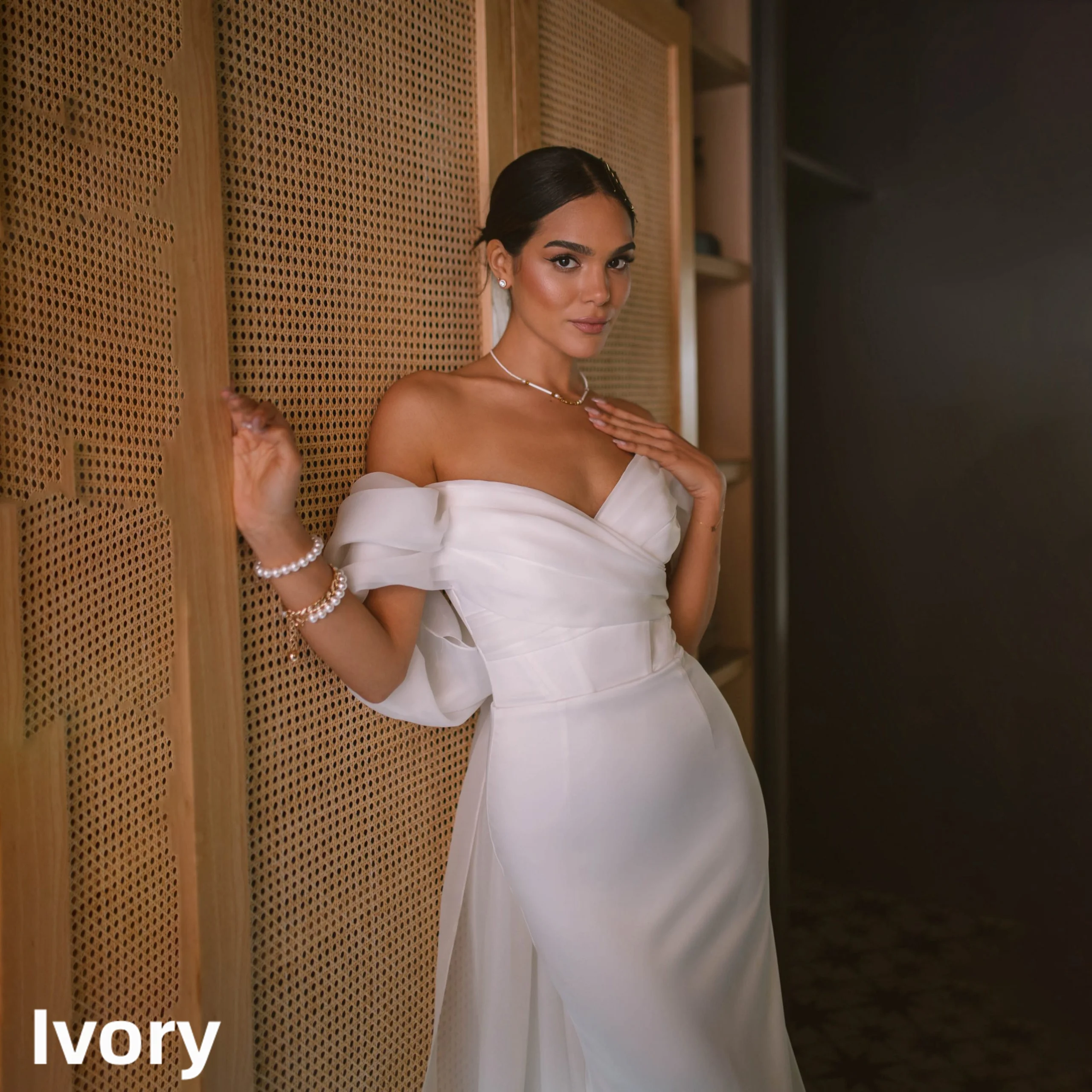 Off Shoulder Sweetheart Satin Mermaid Wedding Dress Backless Bow Long Train Minimalist Bridal Gown Custom Beach Garden Weddings