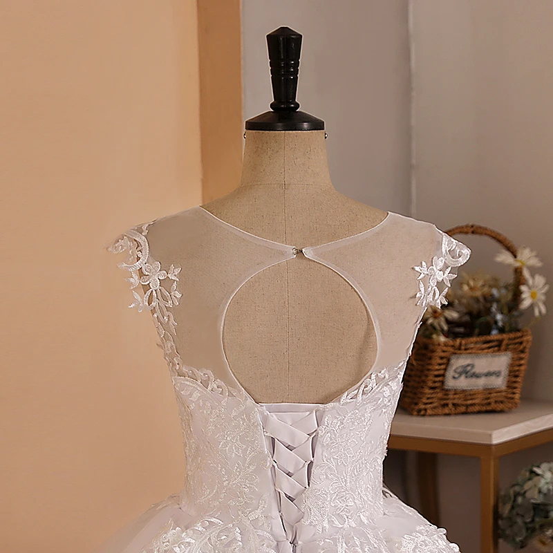Lace Wedding Dress V-neck Luxury Princess Wedding Gown With Train Classic Ball Gown Plus Size Vestido De Noiva Customized