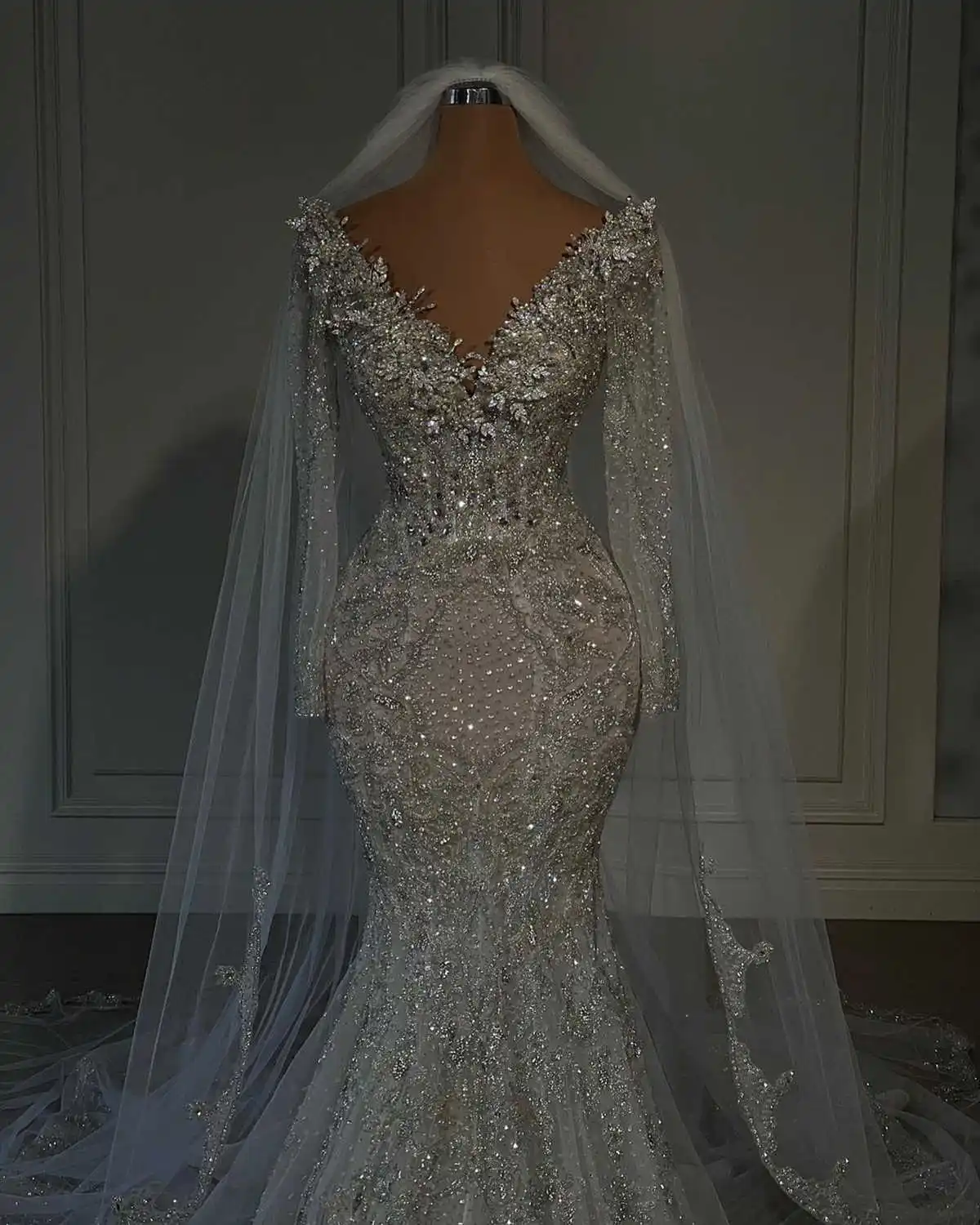 Glitter V Neck Wedding Dresses Crystal Bridal Gowns Sequins Beading Sweep Train Long Sleeve Customized Bride Dress