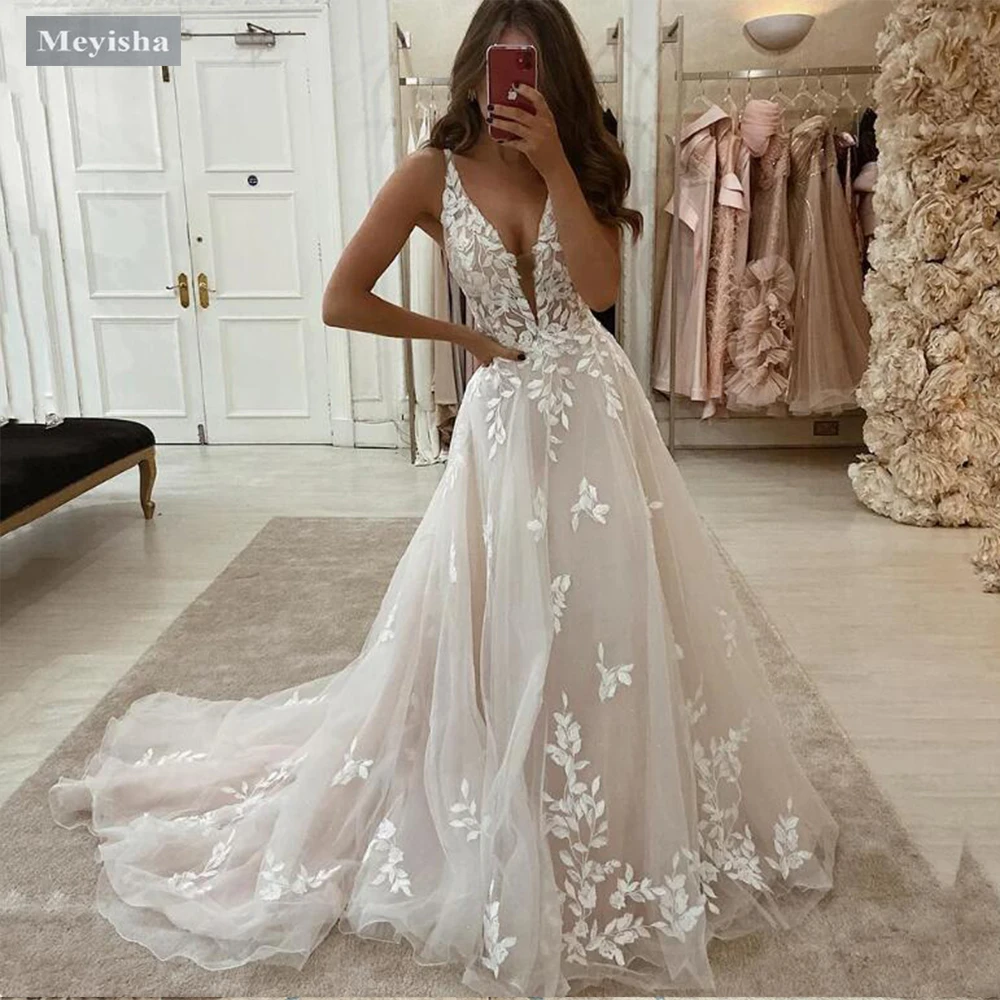 ZJ6040 Customized Exquisite Sleeveless Wedding Dress Plus Size V-Neck Tulle A-Line Bride Gowns Light Champagne Applique