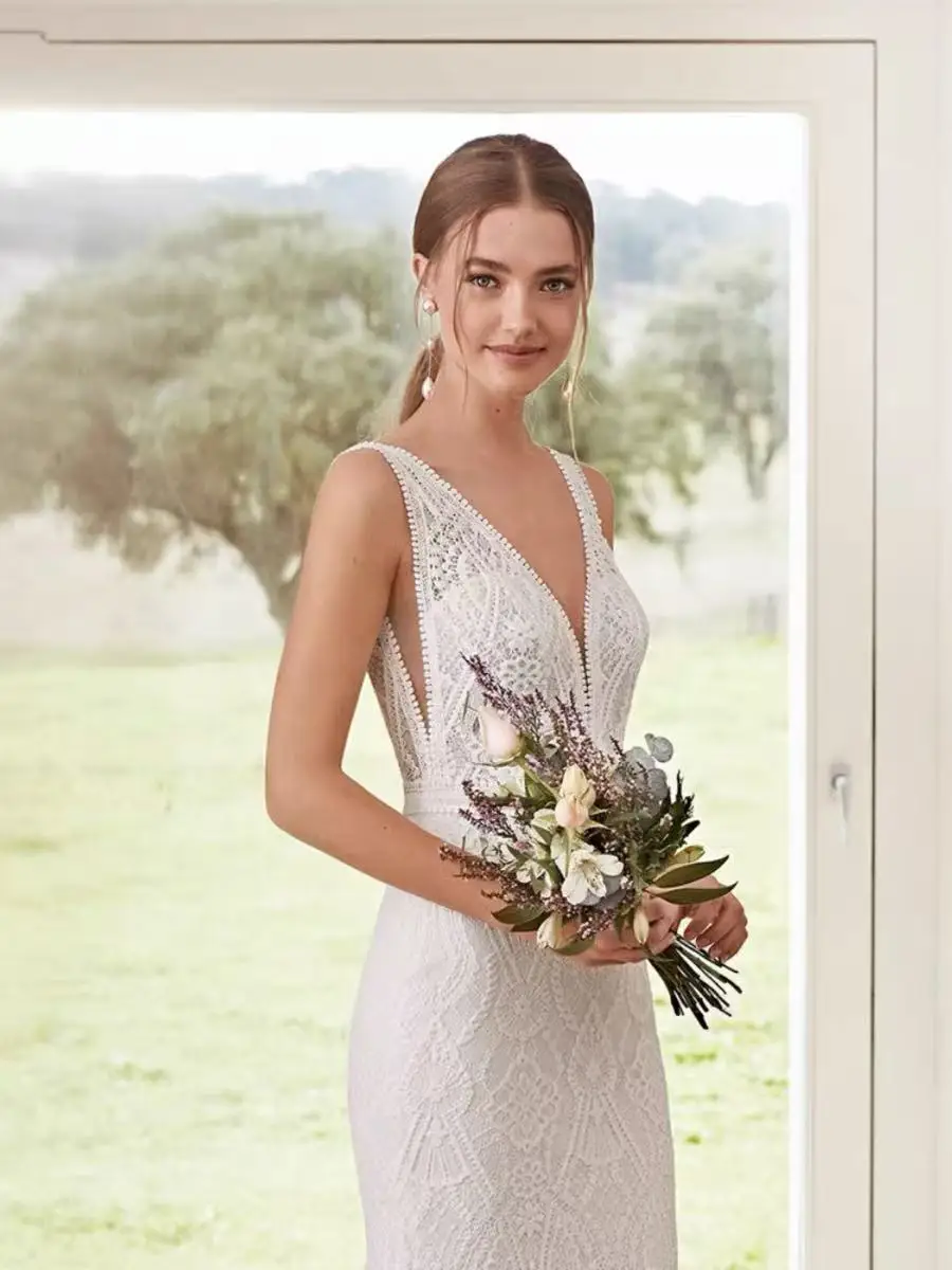 Customize V-Neck Lace Backless Small Train White Light Wedding Dress Unique Design Simple and Elegant Evening Dress
