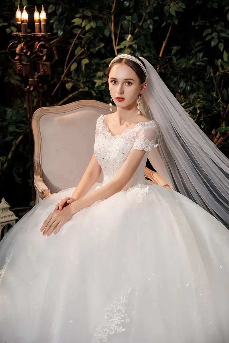 2026 Luxury Lace V Neck Ball Gown Wedding Dresses Short Sleeve Princess Illusion Applique Bridal Gowns Casamento Customized