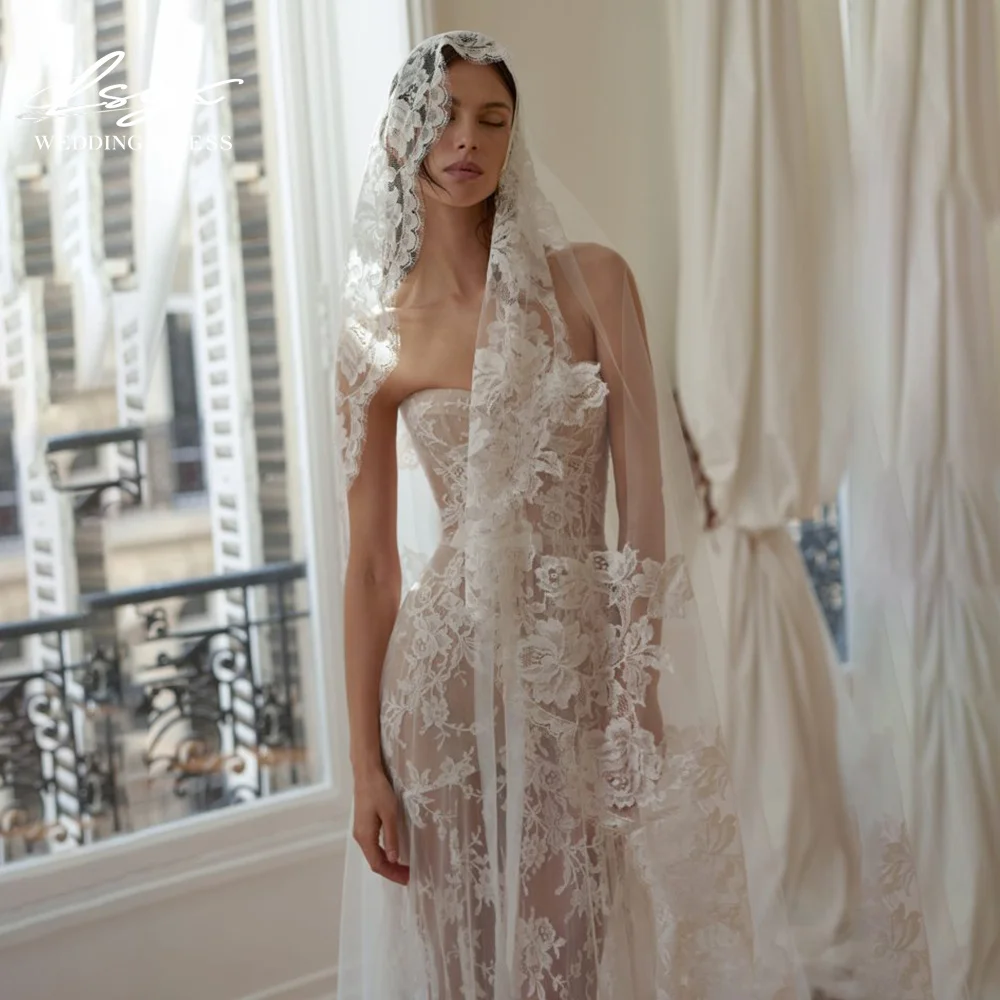 LSYX 2026 Trendy Strapless Sweetheart Neckline Lace Veil Mermaid Wedding Dress Long Train Matching Elegant Romantic Bridal Gowns