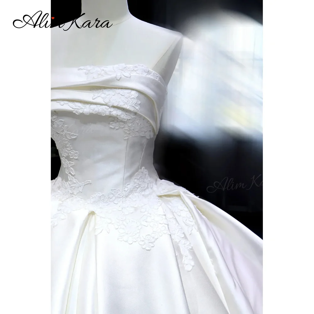 Appliques Satin Wedding Dress 2027 Vintage Strapless Ball Gown Bridal Princess Alim Kara XH300 Customized Party Vestido De Novia