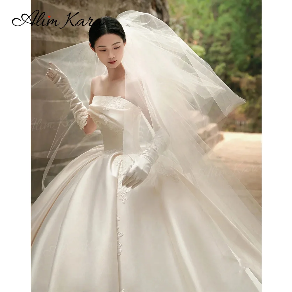 Appliques Satin Wedding Dress 2027 Vintage Strapless Ball Gown Bridal Princess Alim Kara XH300 Customized Party Vestido De Novia