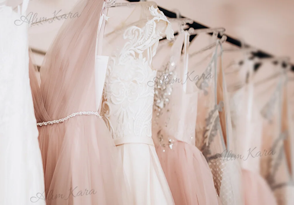 Appliques Satin Wedding Dress 2027 Vintage Strapless Ball Gown Bridal Princess Alim Kara XH300 Customized Party Vestido De Novia