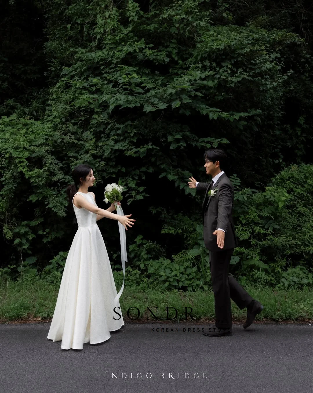 Sondr O-Neck Sleeveless Satin Korean Wedding Dresses Floor-Length Bridal Gown Customized A Line Outdoor Photo Shoot Gown 2026