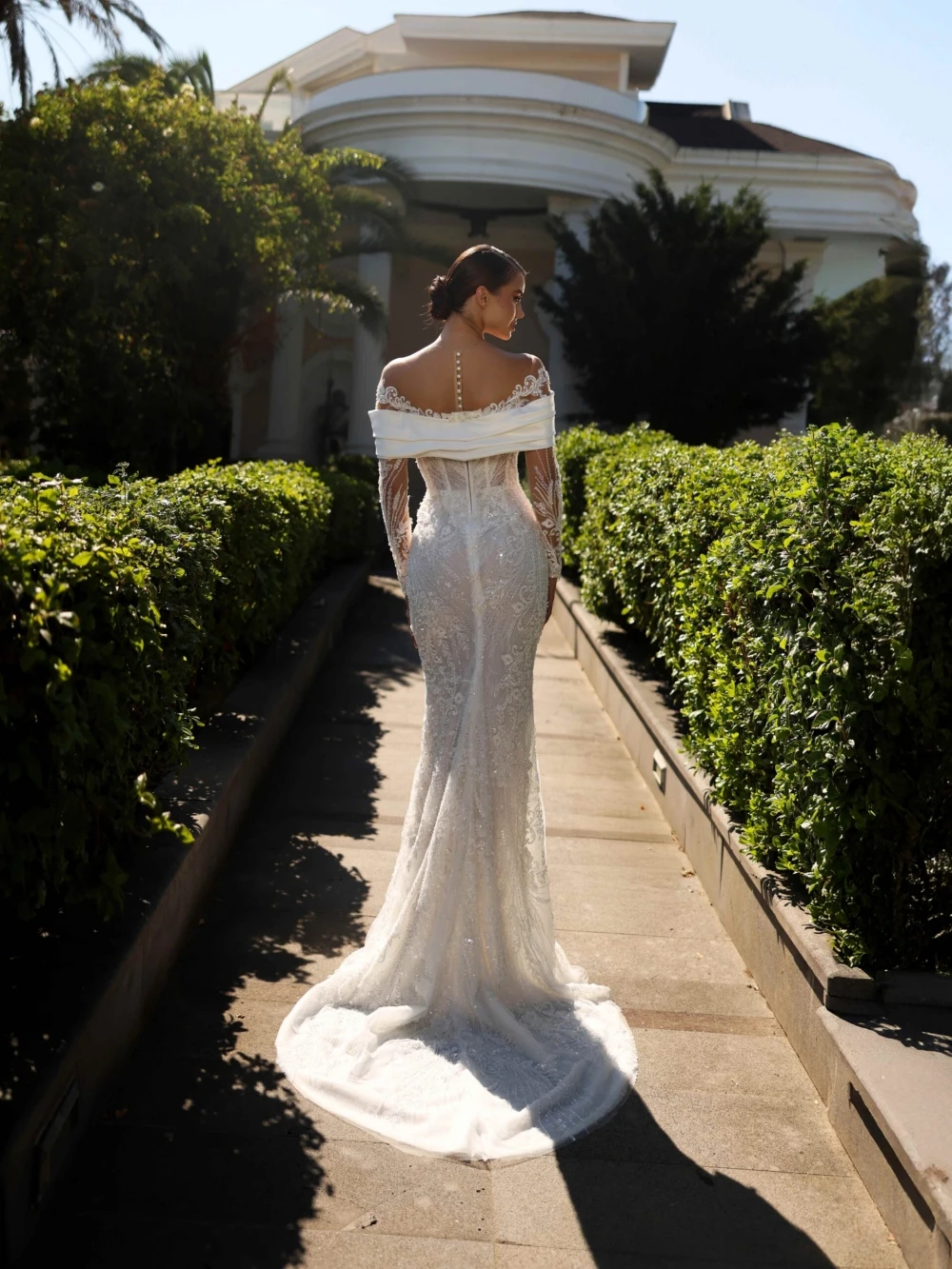 2026 New Detachable Train Embroidery Beaded Wedding Dress Long Sleeved Lace Bridal Gown Customized Dreamy Dresses For Bride