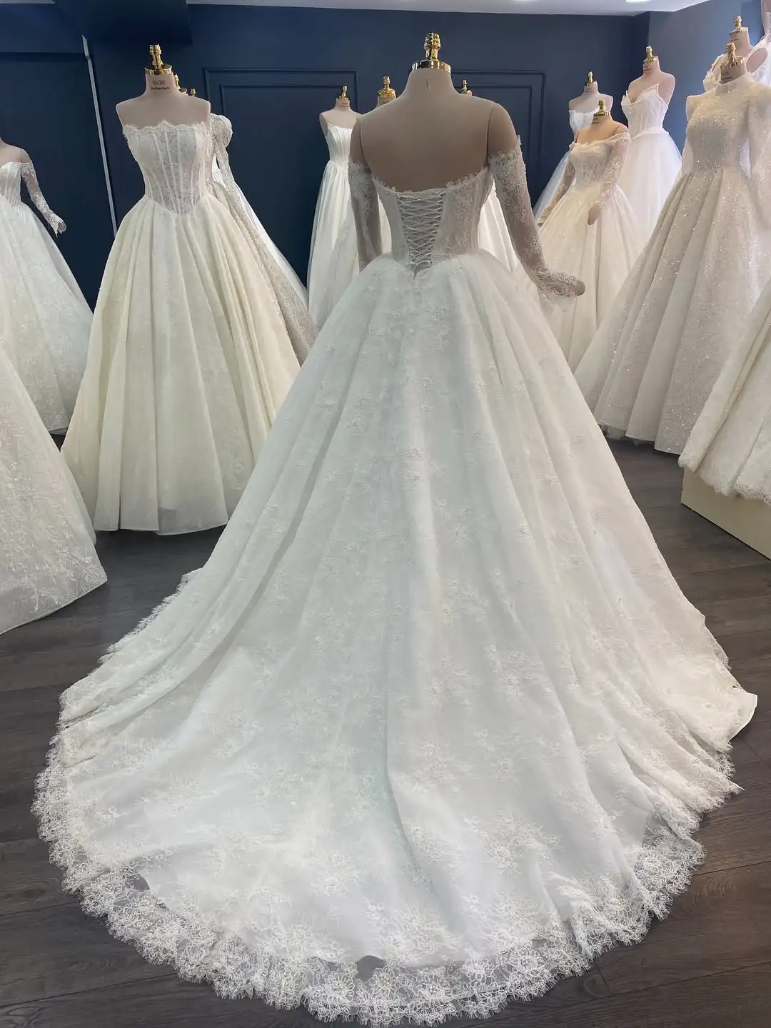 Vintage Princess Lace Wedding Dresses 2026 Sweetheart Long Sleeve Ball Gown Off Shoulder Backless Bride Gown Vestido De Novia