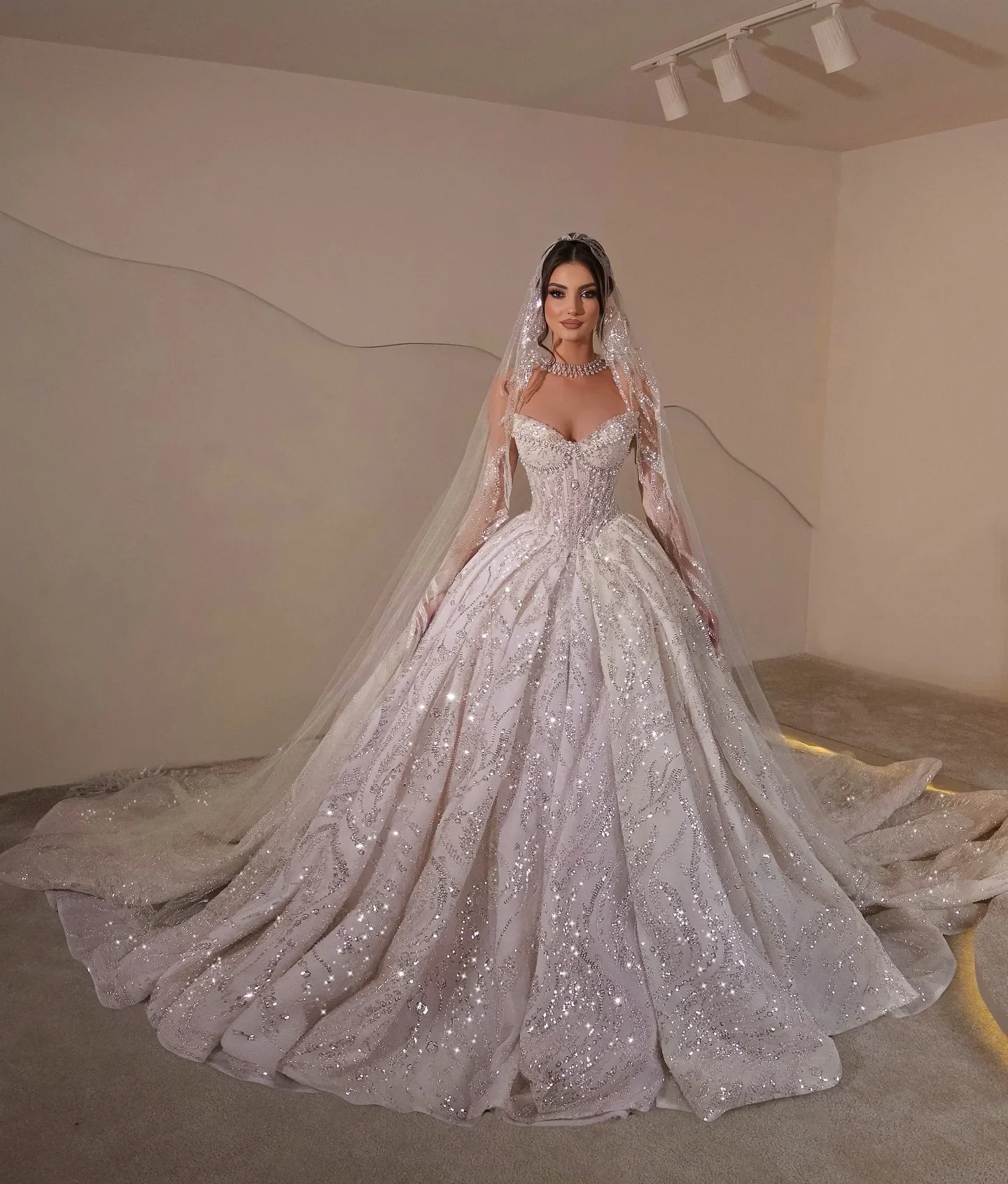 Luxury Sparkling Wedding Dress Lace Pearl Women's Wedding Dress Sexy V-neck Strapless Sleeveless Princess Bridal Dress Custom