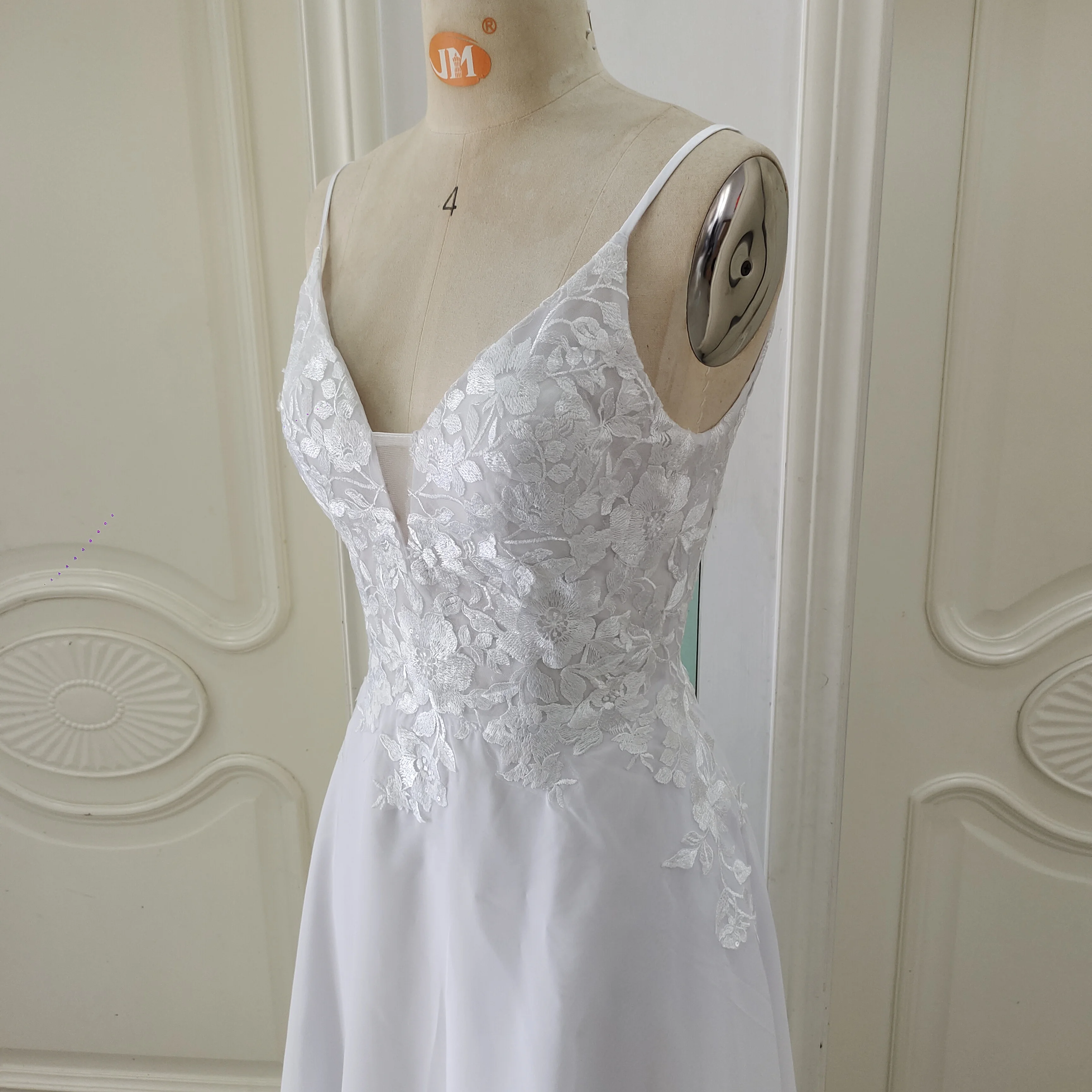Customized ZJ6032 Chiffon Wedding Dresses for Women 2025 Summer New Sleeveless Bridal Gowns with Lace New Court Train