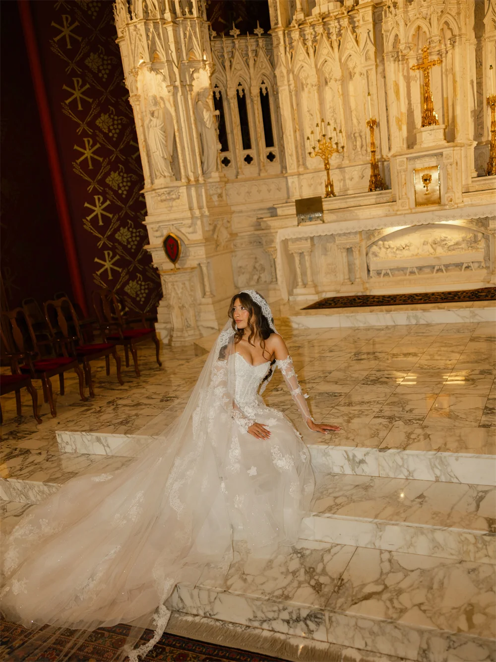 Tokyo Custom Sweetheart Neck Lace Wedding Dress Sheer Long Sleeve Tulle Bridal Gown Long Train Delicate Lace Veil Wedding Outfit