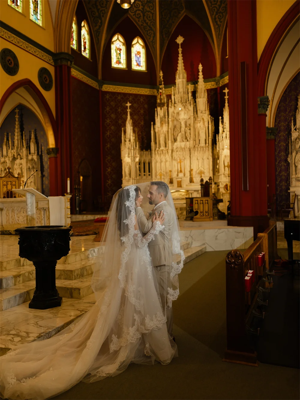 Tokyo Custom Sweetheart Neck Lace Wedding Dress Sheer Long Sleeve Tulle Bridal Gown Long Train Delicate Lace Veil Wedding Outfit