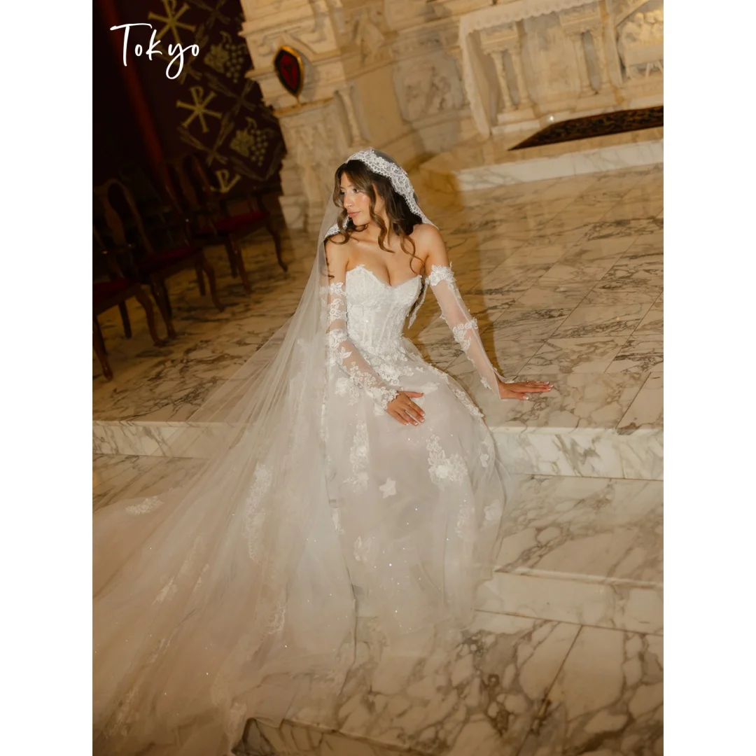 Tokyo Custom Sweetheart Neck Lace Wedding Dress Sheer Long Sleeve Tulle Bridal Gown Long Train Delicate Lace Veil Wedding Outfit