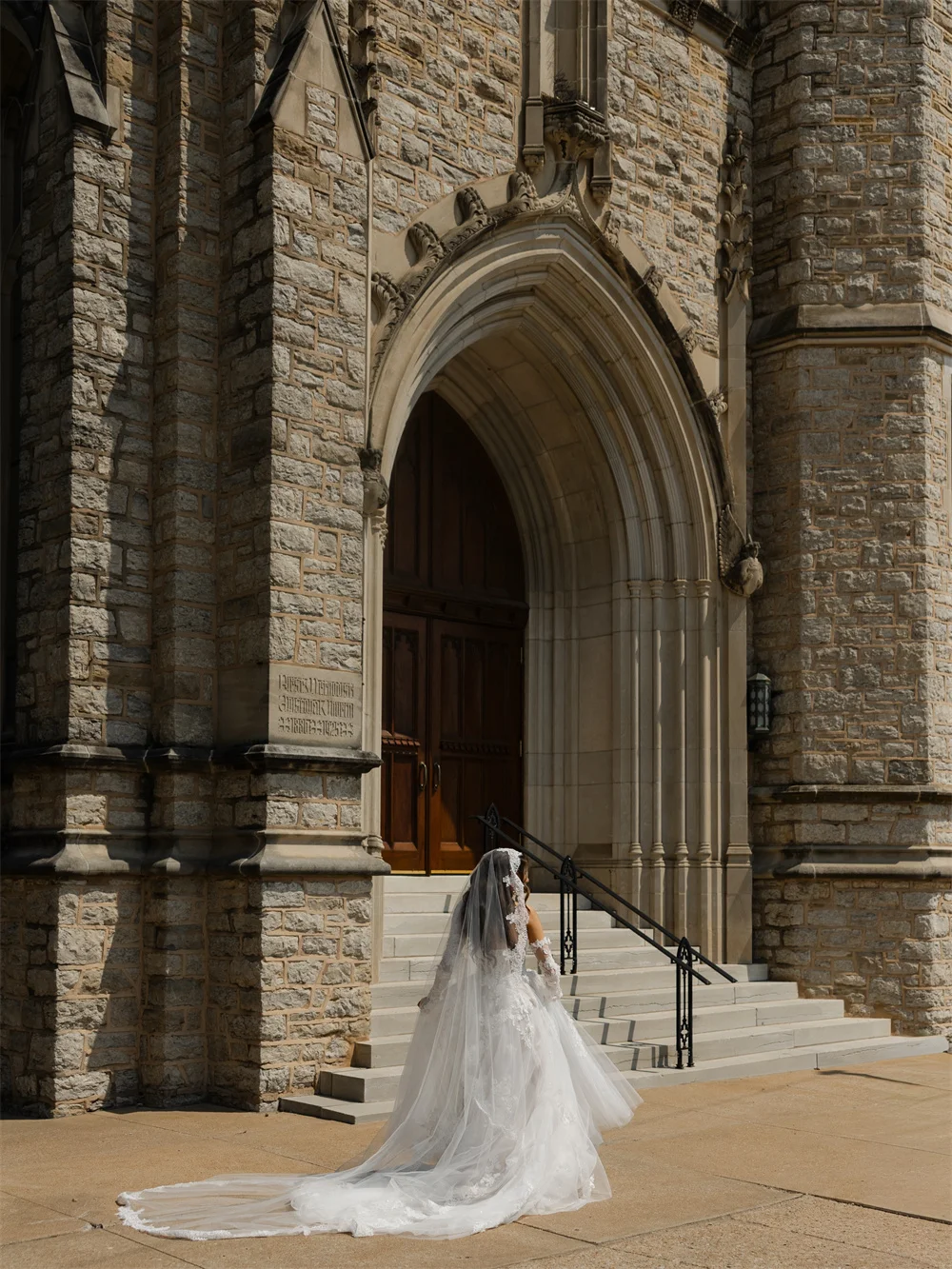 Tokyo Custom Sweetheart Neck Lace Wedding Dress Sheer Long Sleeve Tulle Bridal Gown Long Train Delicate Lace Veil Wedding Outfit