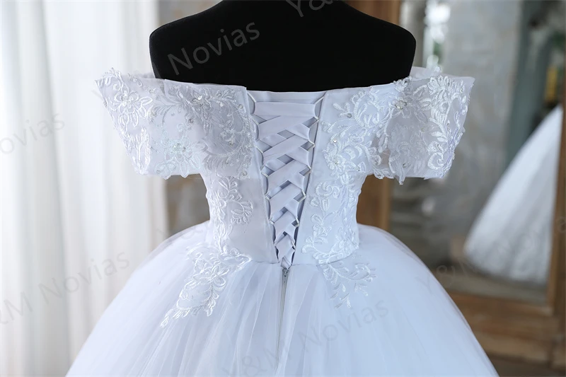 Customized Ivory Off The Shoulder Women Gown Princess White Wedding Dresses for Brides Floor or Train With Lace Edge Real Video