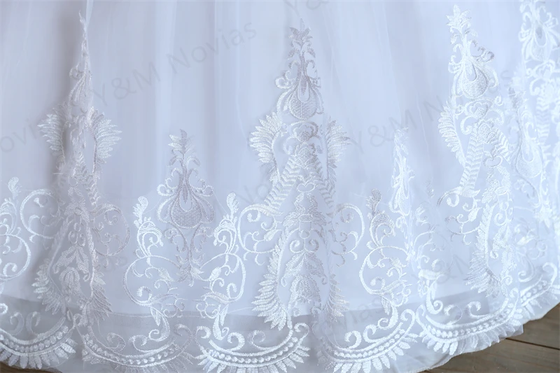 Customized Ivory Off The Shoulder Women Gown Princess White Wedding Dresses for Brides Floor or Train With Lace Edge Real Video