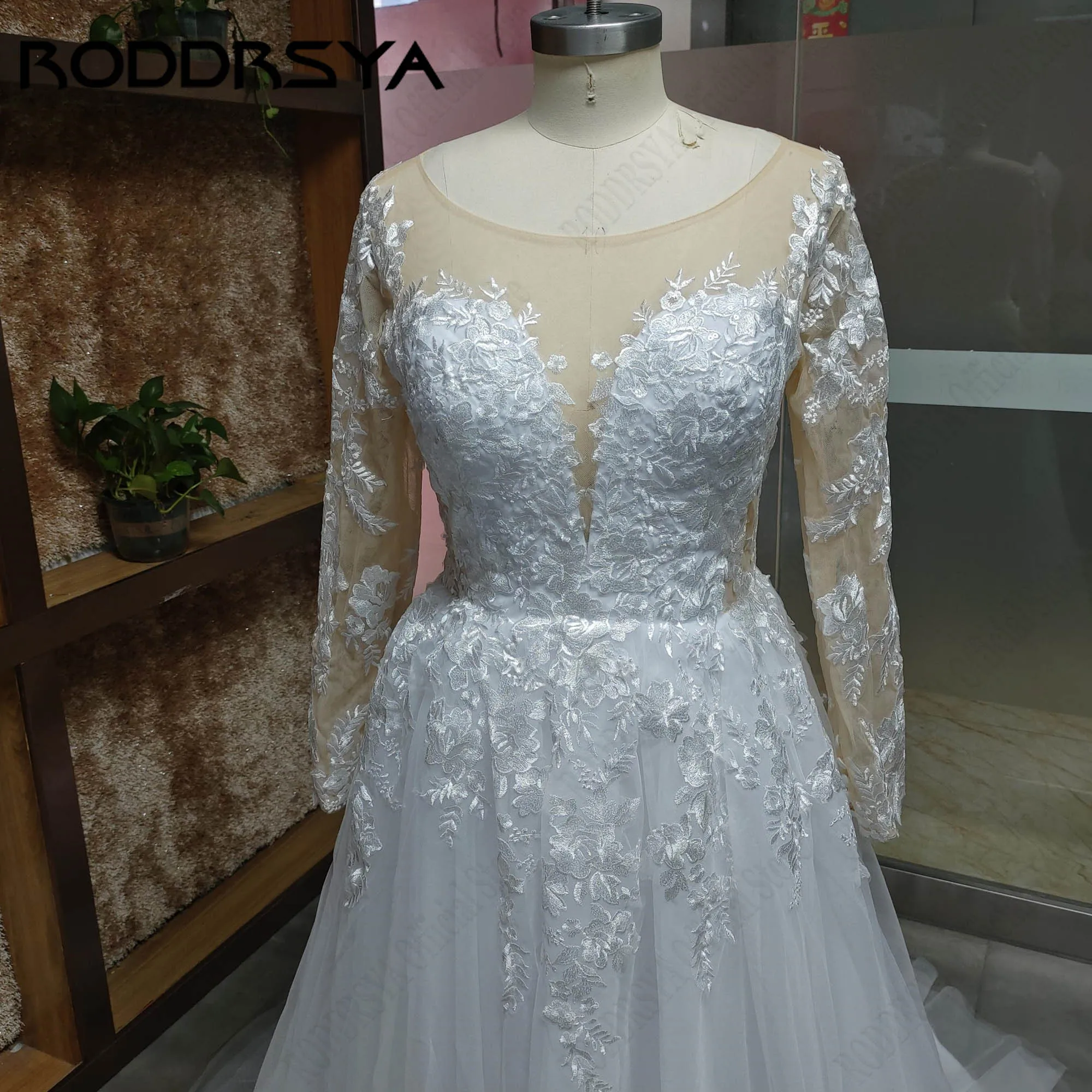 RODDRSYA Customized Wedding Dress Women Long Sleeves Illusion Back Scoop Bride Gown Applique A-Line Tulle Boho vestidos de novia