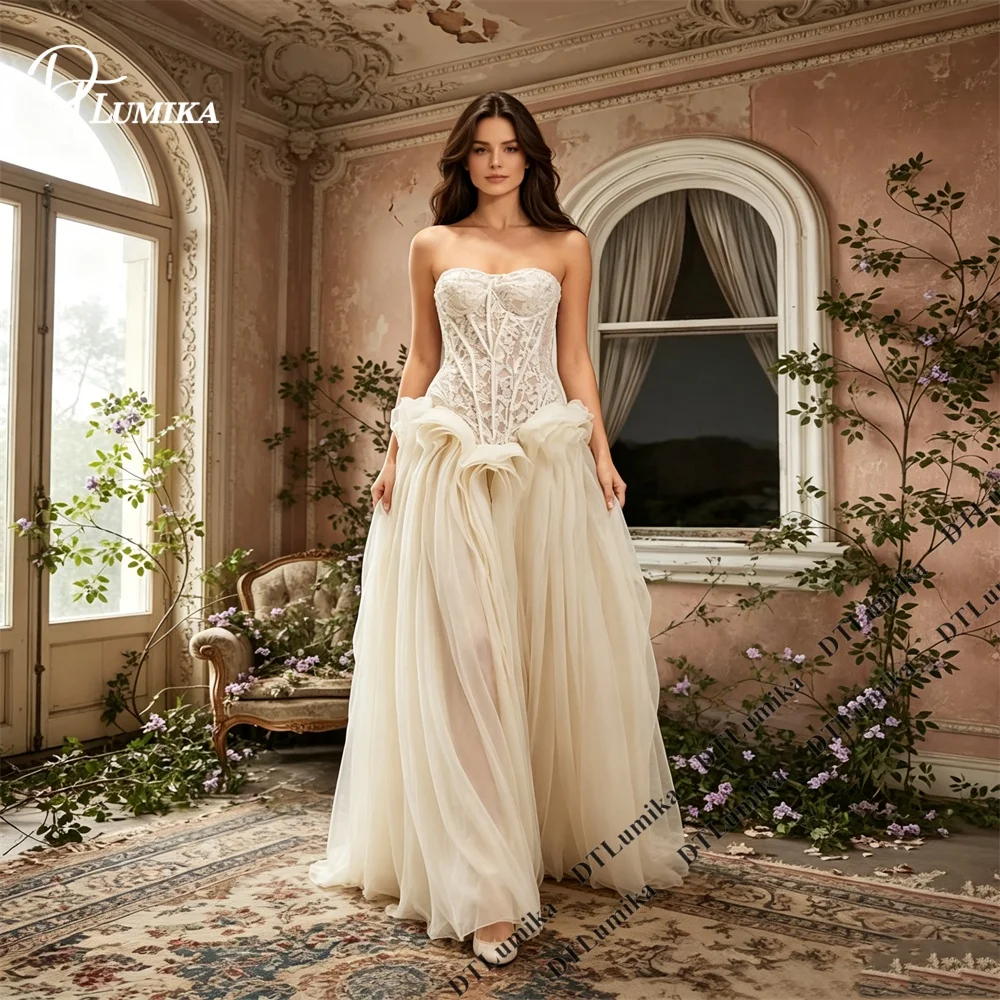 Sweetheart Tulle Ball Gown Wedding Dress Strapless Princess Bridal Gown Lace-Up Back Vintage Customized Dress for Bride Ceremony