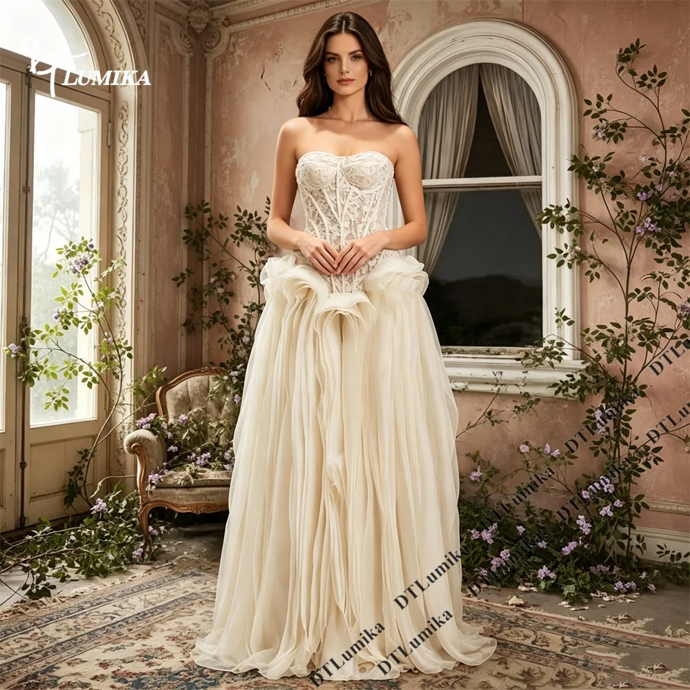 Sweetheart Tulle Ball Gown Wedding Dress Strapless Princess Bridal Gown Lace-Up Back Vintage Customized Dress for Bride Ceremony