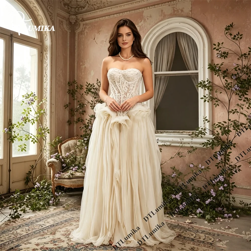 Sweetheart Tulle Ball Gown Wedding Dress Strapless Princess Bridal Gown Lace-Up Back Vintage Customized Dress for Bride Ceremony