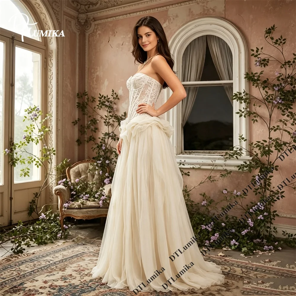 Sweetheart Tulle Ball Gown Wedding Dress Strapless Princess Bridal Gown Lace-Up Back Vintage Customized Dress for Bride Ceremony