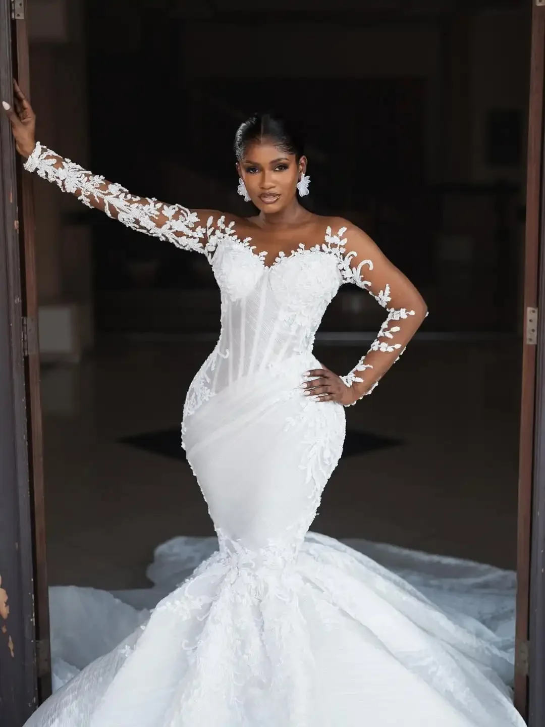 Elegant White Mermaid Lace Decal African Women's Sexy V-Neck Transparent Long Sleeved Trailing Dance Bridal Gown Customized