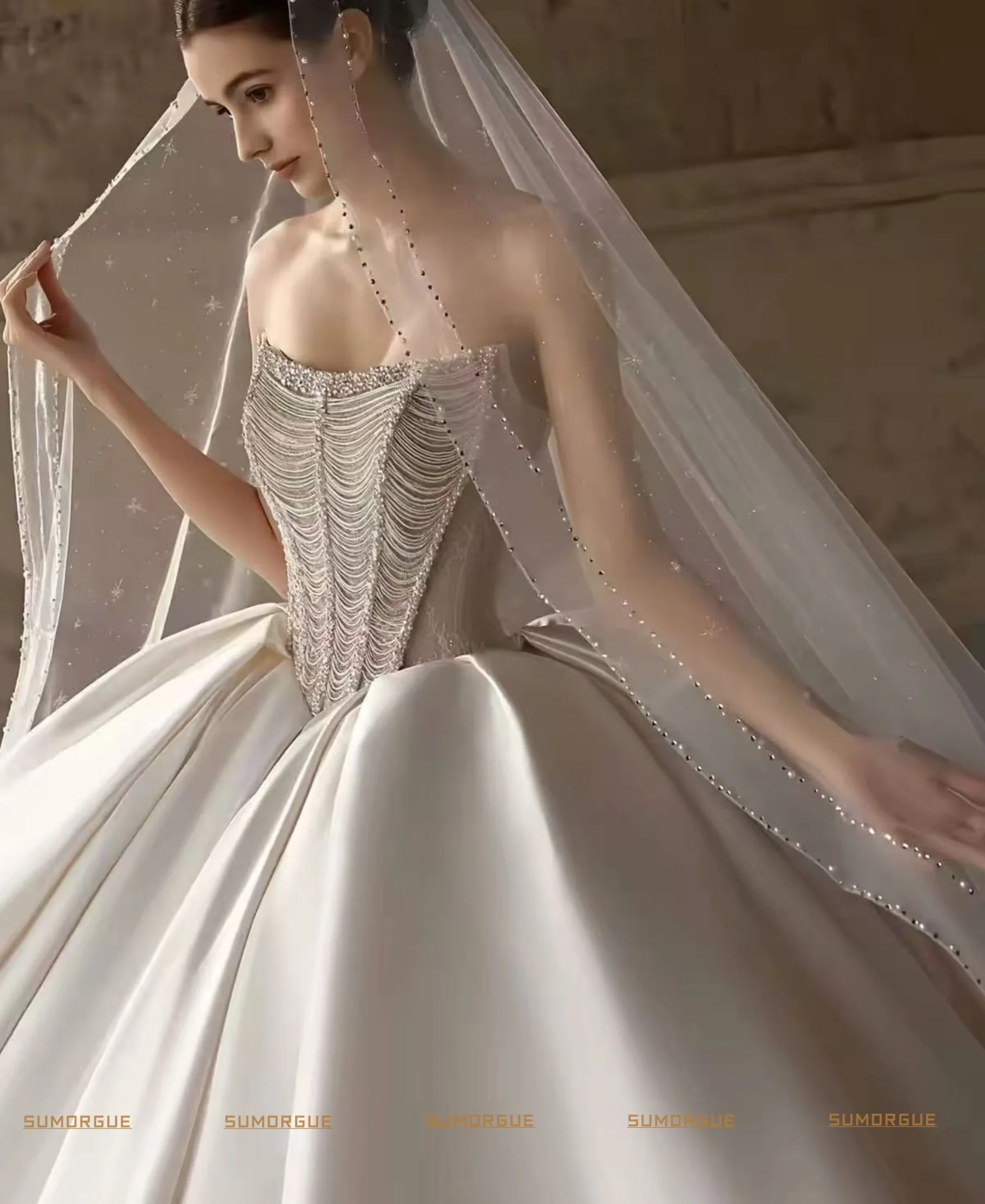 Elegant Sleeveless Wedding Dress Satin Bridal Gown Court Train Pearl Beading Princess Dress High-End Customized Vestido De Noiva