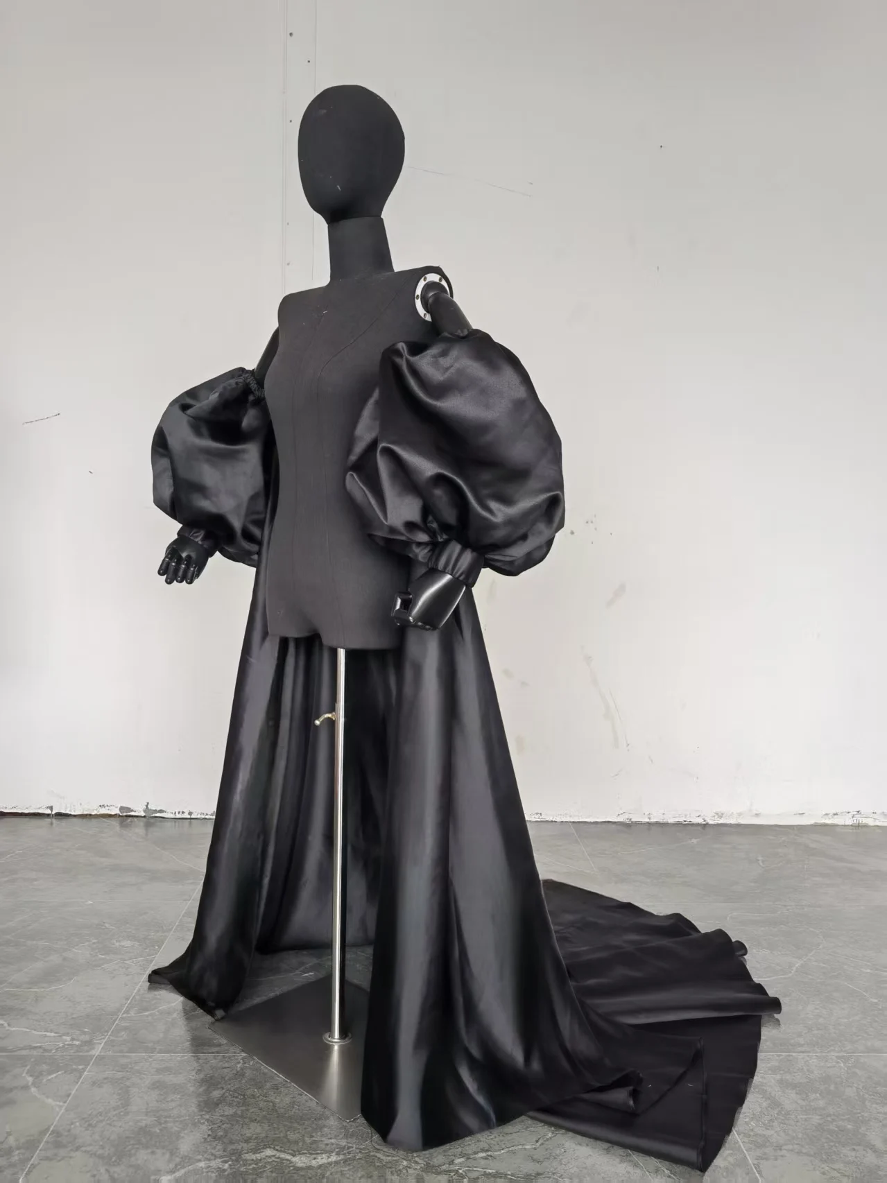 Black Satin Detachable Train With Puff Sleeves Morden Wedding Removable Skirt Prom Cape Formal Evening Overskirt Customized 2025