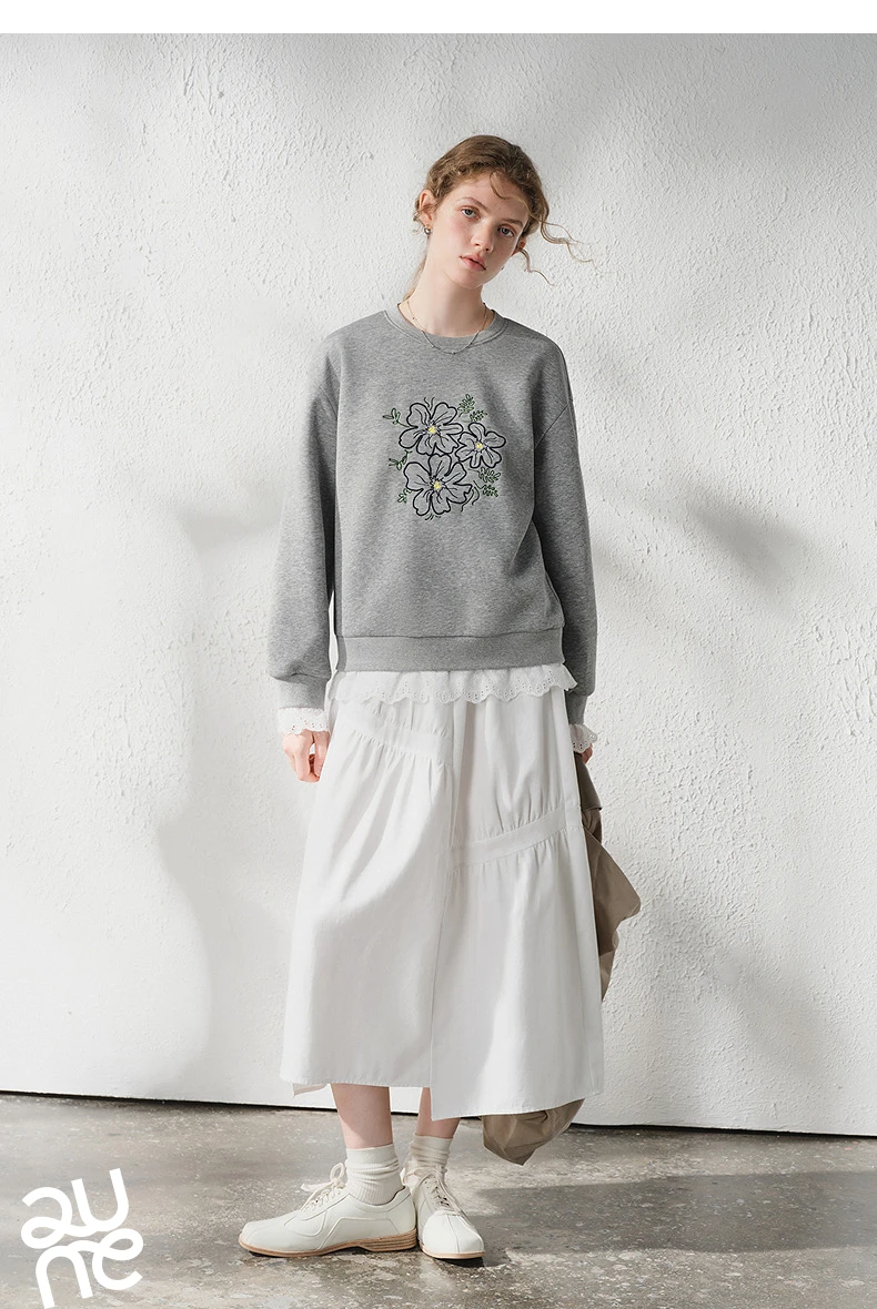 TOYOUTH Women's Floral Embroidered Lace Splicing Fake Two Piece Sweatshirt 2026 Autumn New Round Neck Loose Fit
