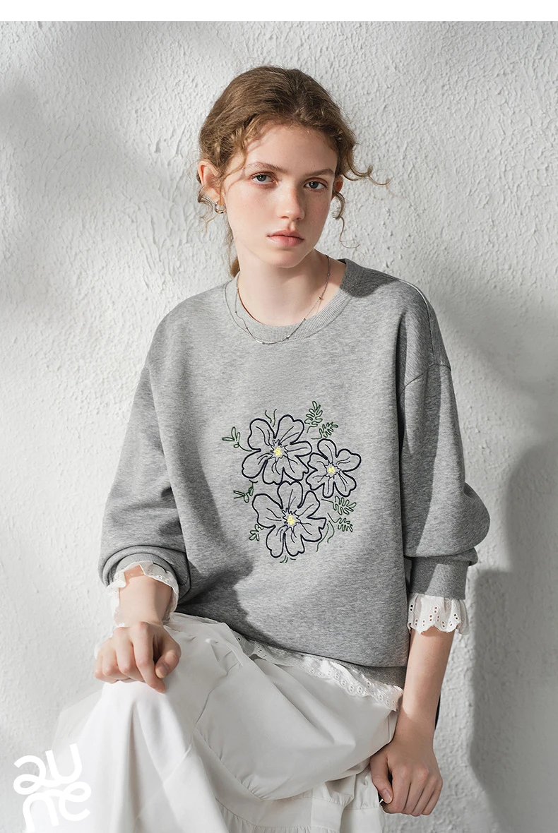 TOYOUTH Women's Floral Embroidered Lace Splicing Fake Two Piece Sweatshirt 2026 Autumn New Round Neck Loose Fit