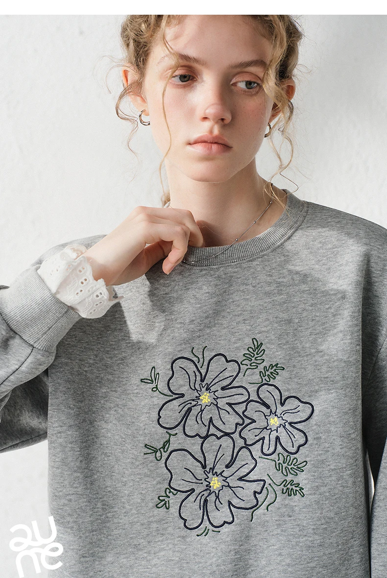TOYOUTH Women's Floral Embroidered Lace Splicing Fake Two Piece Sweatshirt 2026 Autumn New Round Neck Loose Fit