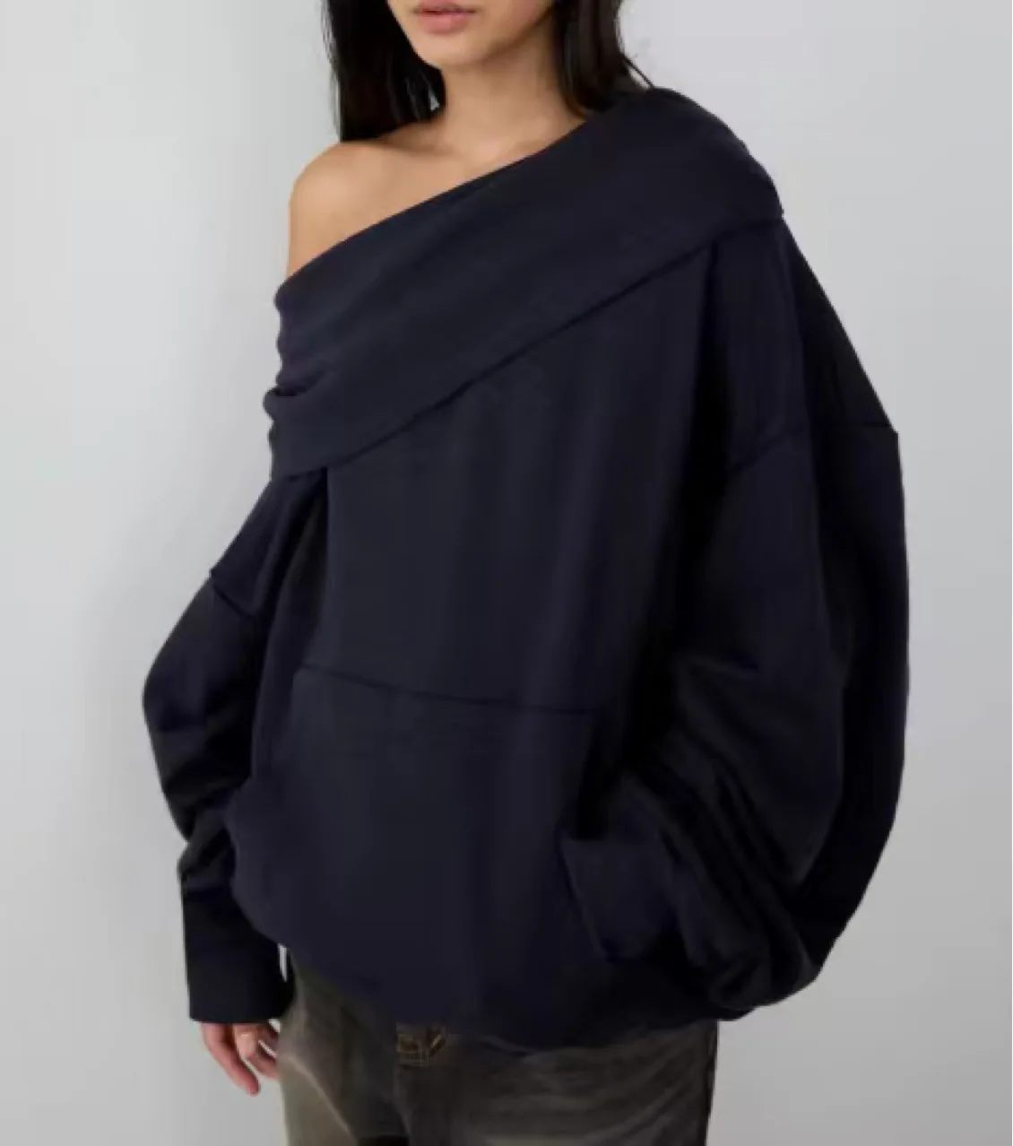 Off-The-Shoulder Hoodie 2025 Autumn Winter Solid Color Hooded Sweatshirt for Women Loose Comfortable Laid-back Streetwear Style