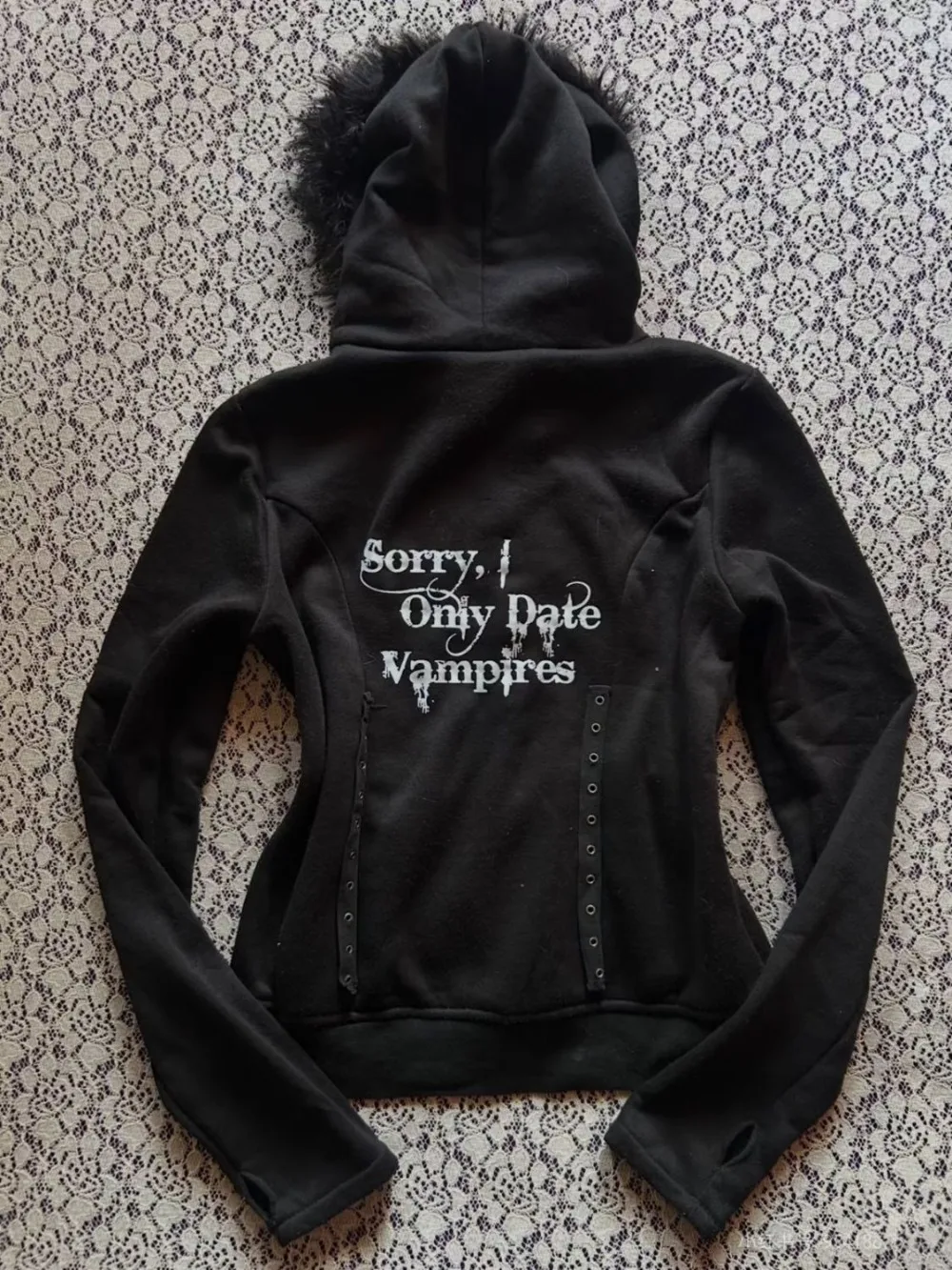 Y2K Black Fur Collar Hoodie Women Gothic Emo Short Zipper Hoodies Harajuku Retro Skull Letter Graphic Print Slim Fit Sweatshirt