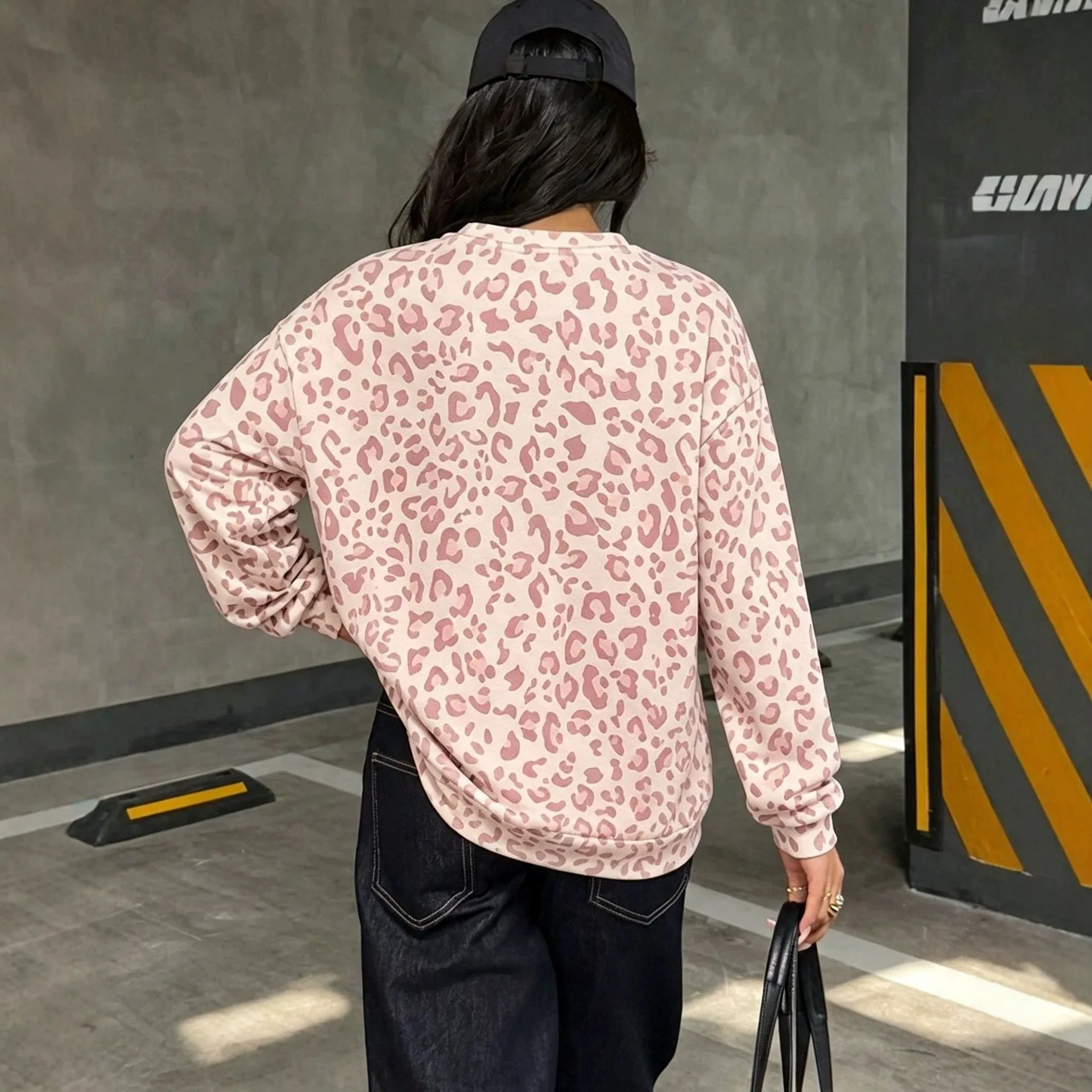 2026 Autumn and Winter New Women's Clothing Leopard Print Crew Neck Printing Loose Sweatshirt Sweater